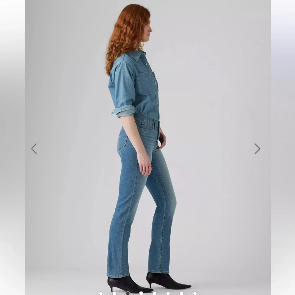Levi's 314 Light Blue Shaping Straight Women’s Jeans Mid-Rise Size 33x30 - Picture 2 of 12